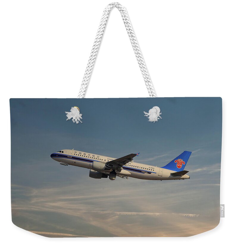 China Southern Airlines Weekender Tote Bag featuring the photograph China Southern Airlines Airbus A320-214 #4 by Smart Aviation