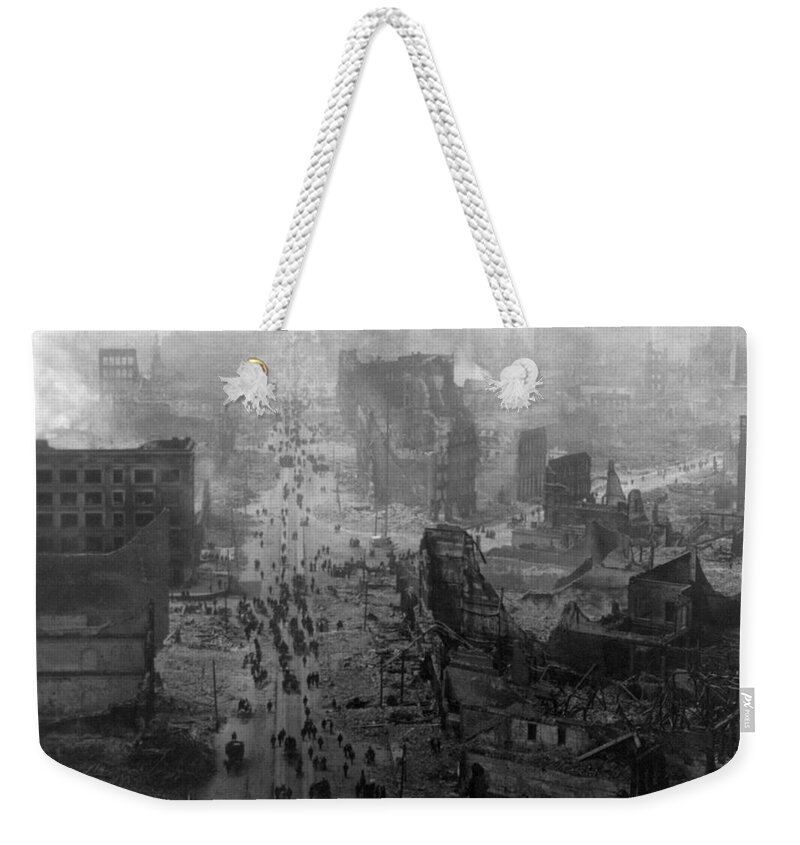 1906 Weekender Tote Bag featuring the photograph San Francisco Earthquake #5 by Granger