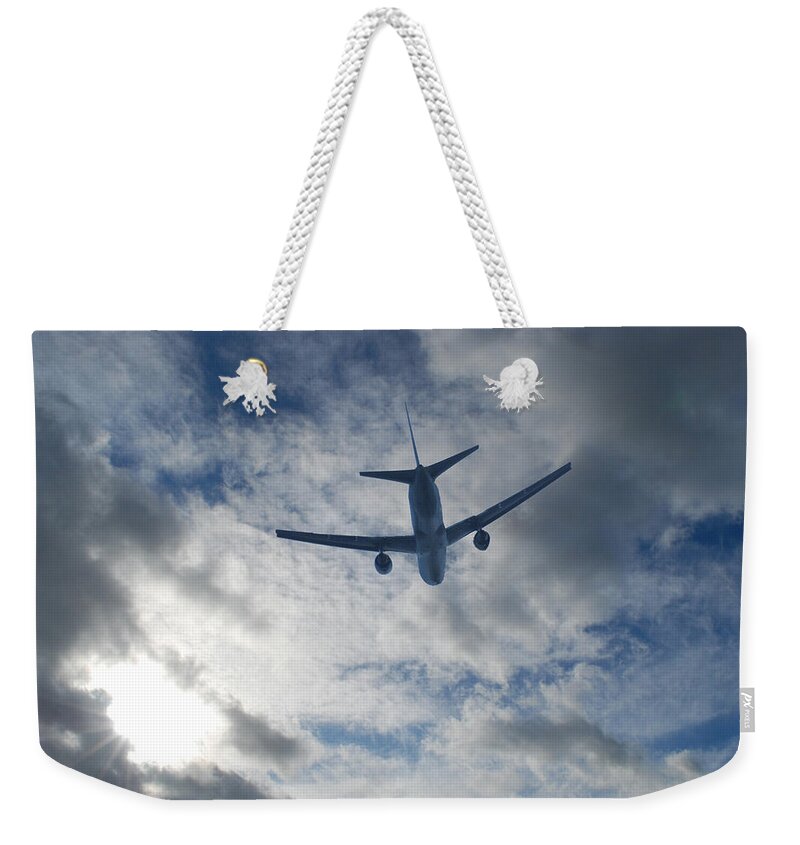 Aircraft Weekender Tote Bag featuring the photograph Airliner 01 by Mark Alan Perry