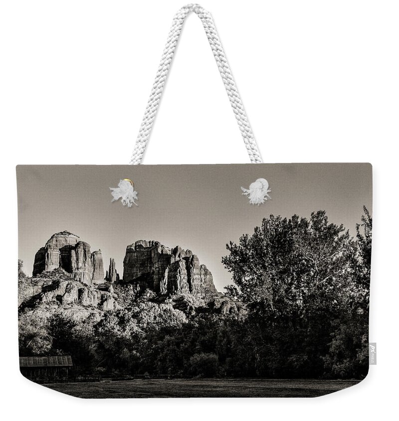 Sedona Weekender Tote Bag featuring the photograph An Iconic View - Cathedral Rock by John Roach