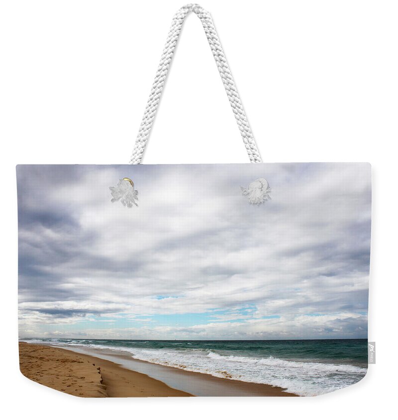  Seascape Weekender Tote Bag featuring the painting Beach Horizon - Surfer's paradise by Susan Vineyard