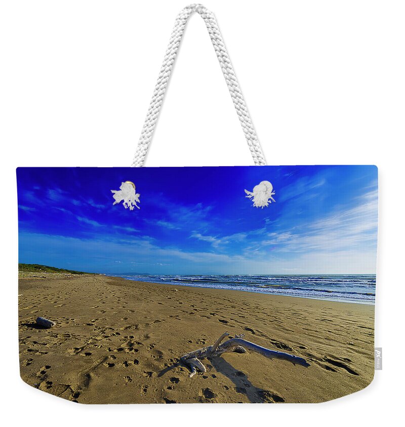 Passeggiatealevante Weekender Tote Bag featuring the photograph Beach With Wood Trunk - Spiaggia Con Tronco I by Enrico Pelos
