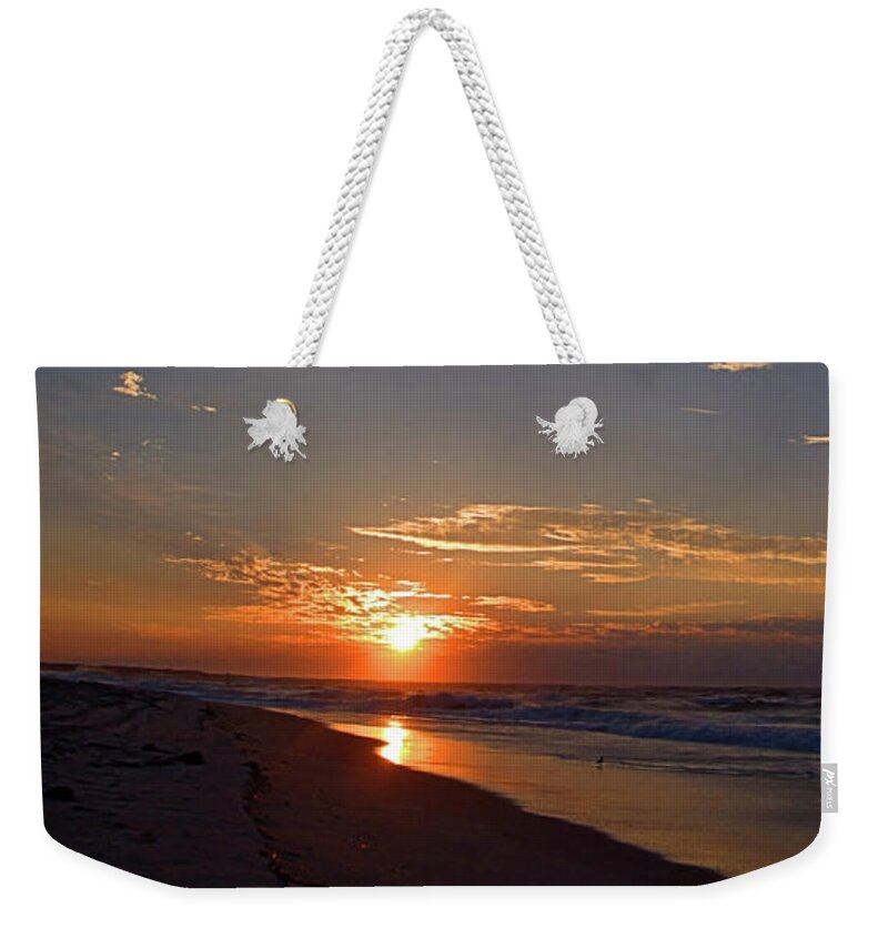 Seas Weekender Tote Bag featuring the photograph Beauty by Newwwman