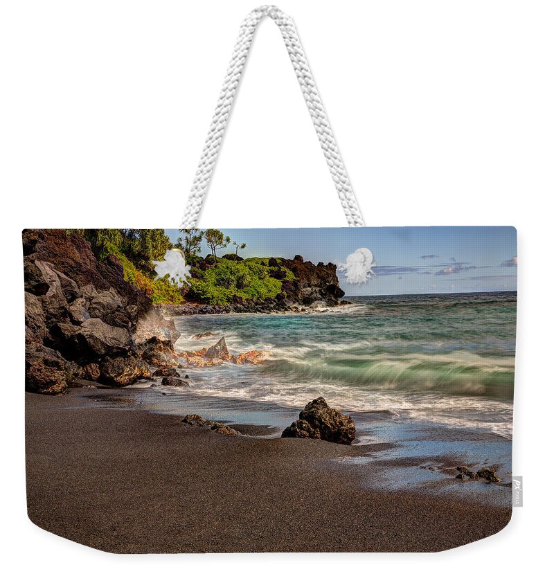 Maui Weekender Tote Bag featuring the photograph Black Sand Beach Maui by Shawn Everhart