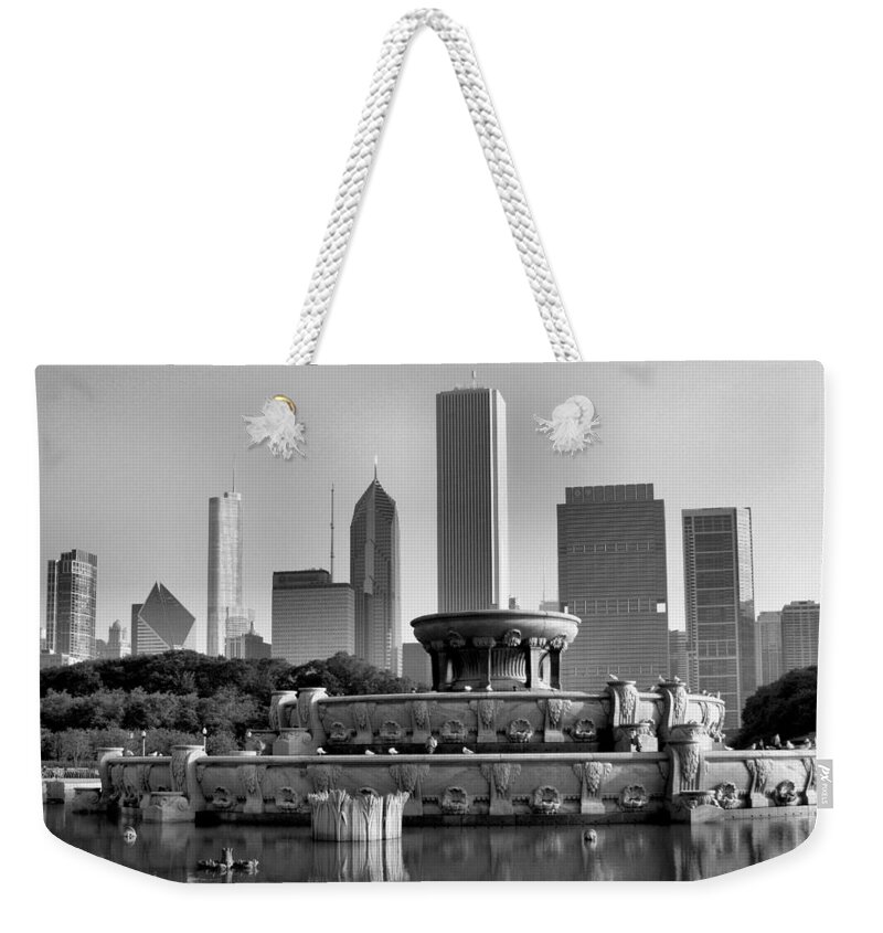 Buckingham Fountain Weekender Tote Bag featuring the photograph Buckingham Fountain - 2 by Ely Arsha
