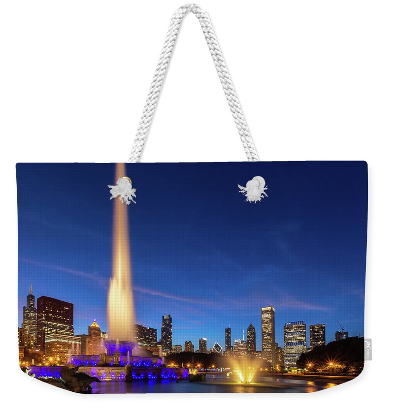 Buckingham Weekender Tote Bag featuring the photograph Buckingham Fountain at Dusk by David Hart