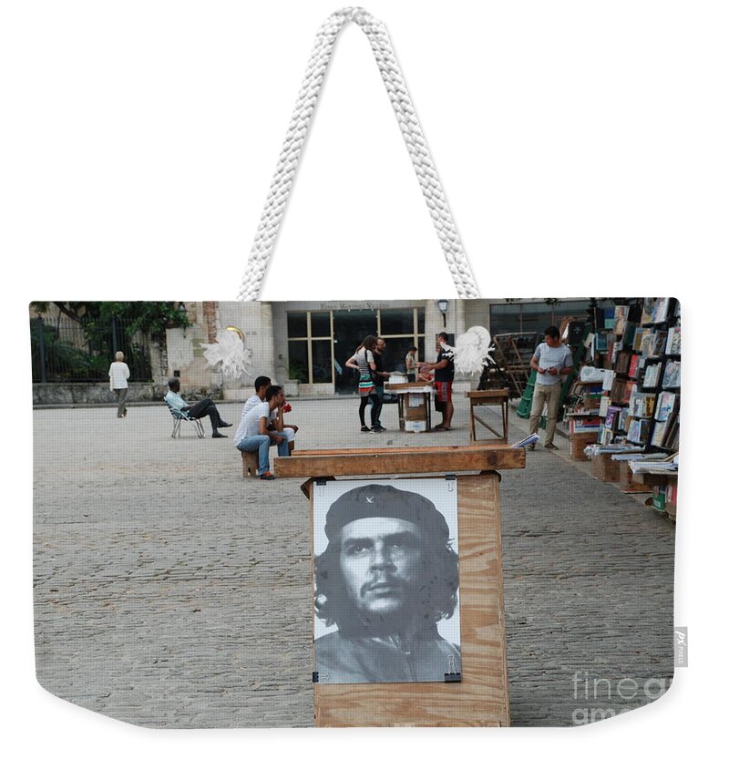 Cuba Weekender Tote Bag featuring the photograph Che by Jim Goodman