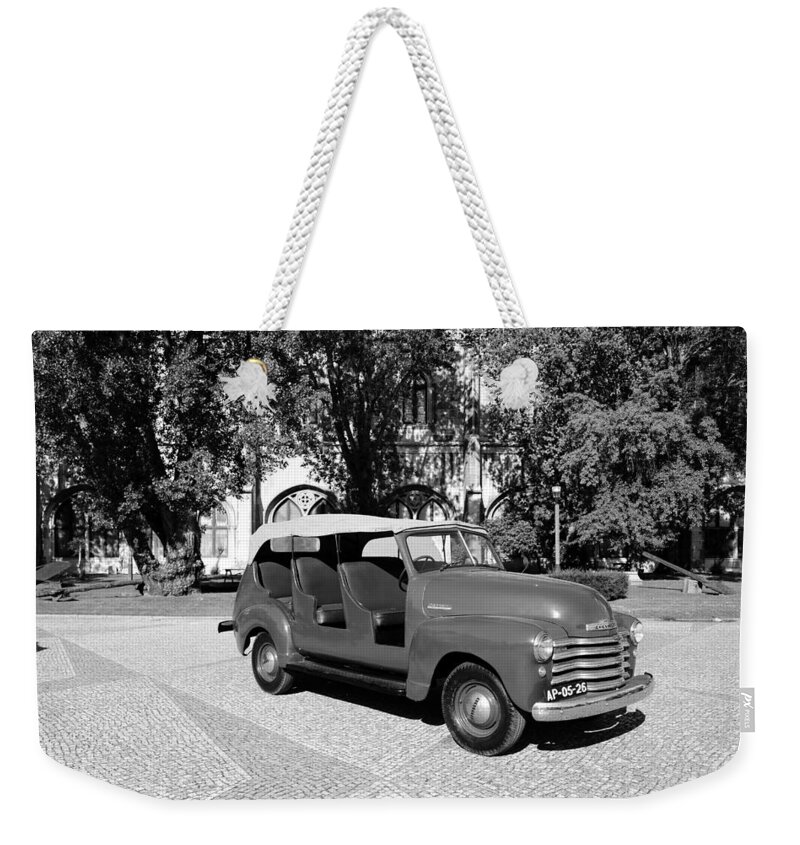 Chevy Weekender Tote Bag featuring the photograph Chevrolet Thriftmaster 3b by Andrew Fare