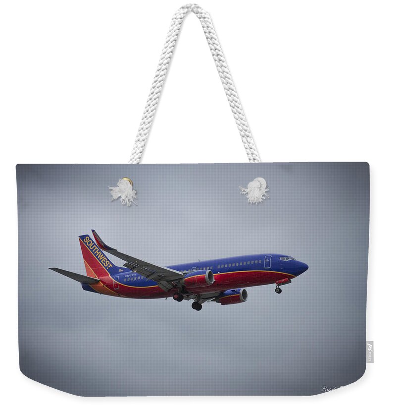 Reid Callaway Color Perfect Weekender Tote Bag featuring the photograph Color Me Beautiful Southwest Airlines N382SW Boeing 737 Airliner Art by Reid Callaway