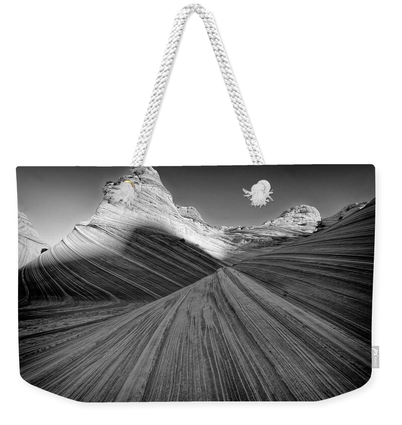 The Wave Weekender Tote Bag featuring the photograph Contrasting Waves by Jonathan Davison