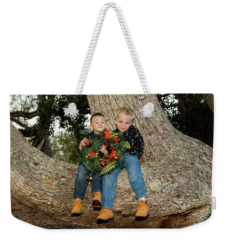  Weekender Tote Bag featuring the photograph Cook9 by Les Greenwood
