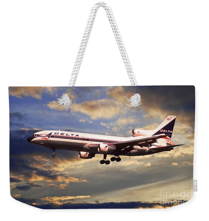 Delta Weekender Tote Bag featuring the digital art Delta Airlines Lockheed L-1011 TriStar by Airpower Art