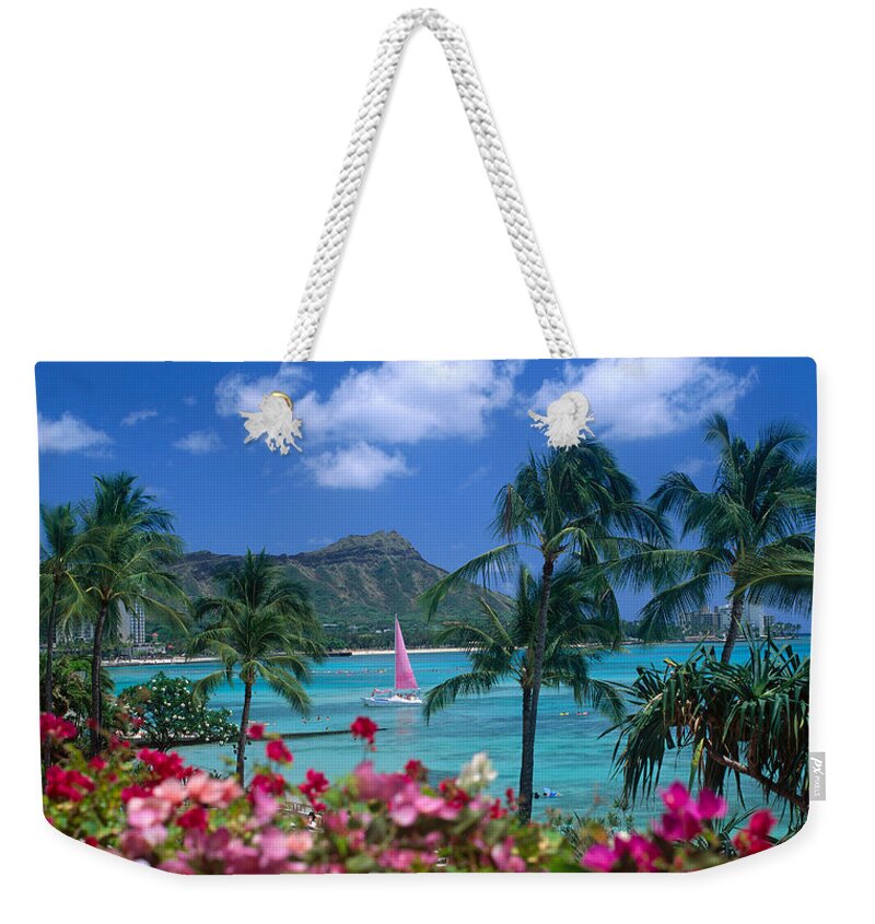 A42h Weekender Tote Bag featuring the photograph Diamond Head Paradise by Tomas del Amo - Printscapes