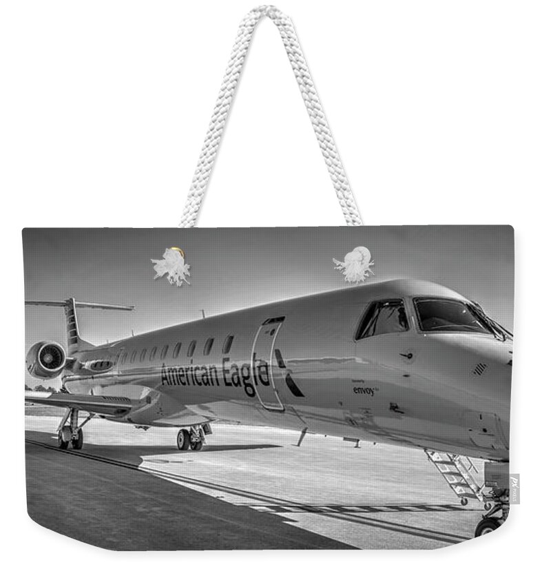 Envoy Weekender Tote Bag featuring the photograph Envoy Embraer Regional Jet by Phil And Karen Rispin