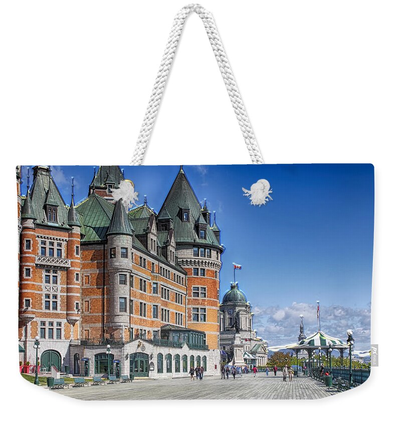 Stereoscopic Weekender Tote Bag featuring the photograph Fairmont Le Chateau Frontenac by Carlos Diaz