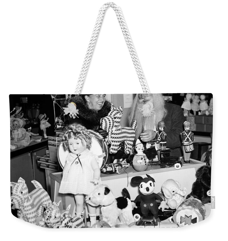 Eleanor Roosevelt Weekender Tote Bag featuring the photograph First Lady Eleanor Roosevelt And Santa by Science Source