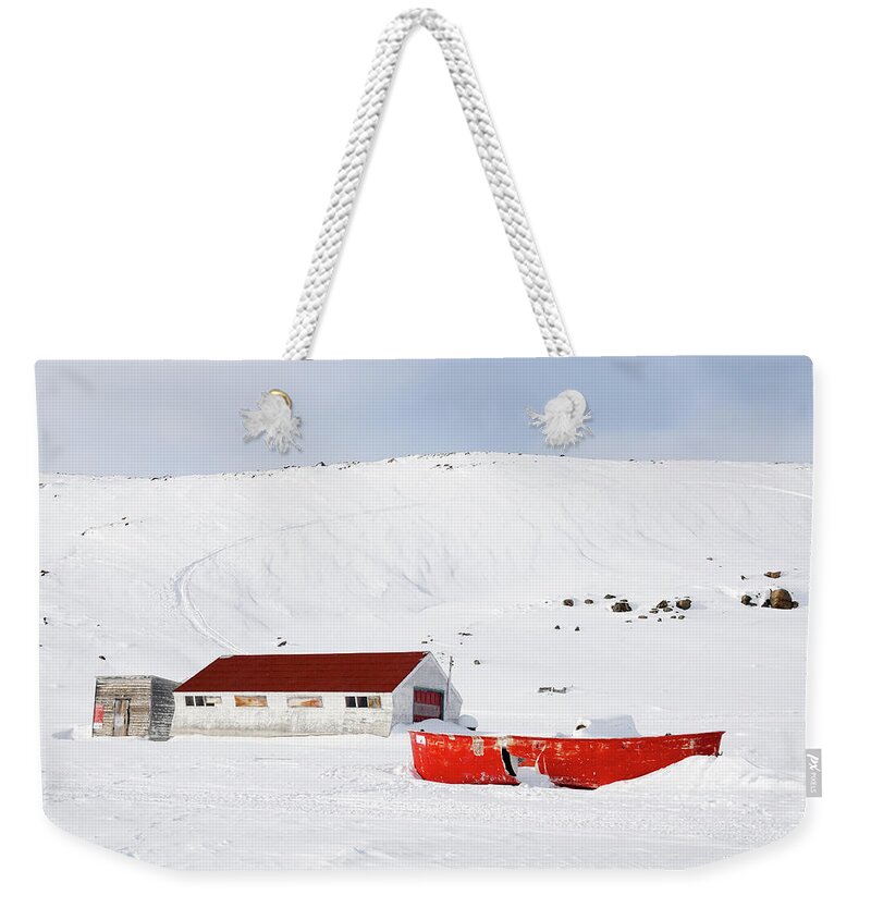 Canada Weekender Tote Bag featuring the photograph Frozen life by Nick Mares