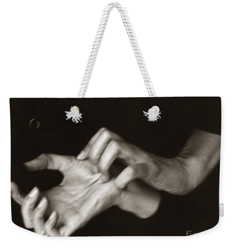 1918 Weekender Tote Bag featuring the photograph Georgia Okeeffe (1887-1986) by Granger