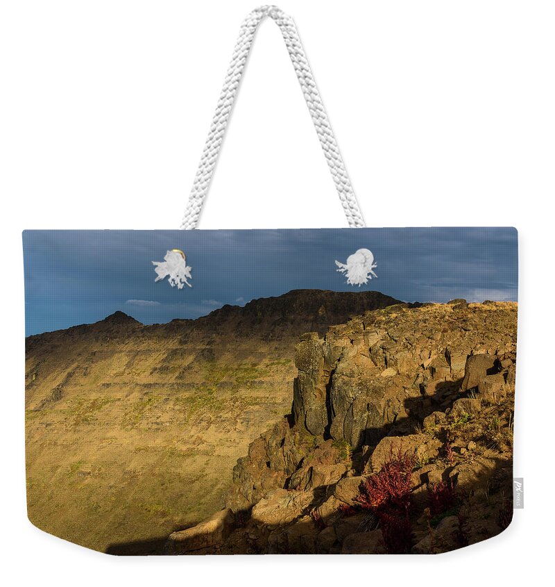 Eastern Oregon Weekender Tote Bag featuring the photograph Kiger Gorge by Robert Potts
