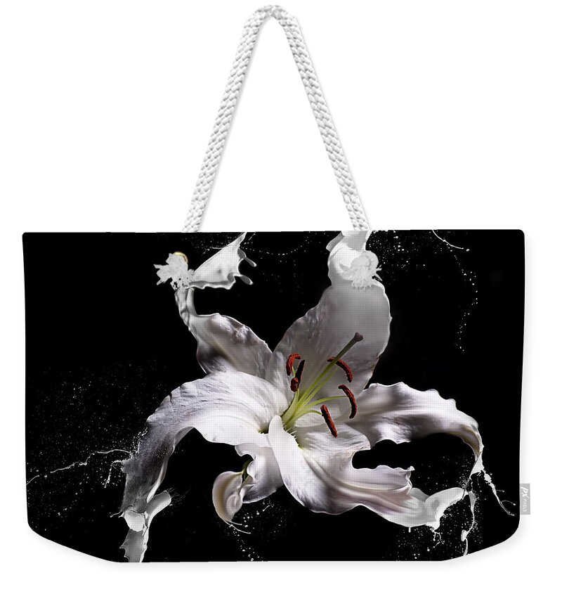 Lily Weekender Tote Bag featuring the photograph Lily Splash by Lori Hutchison