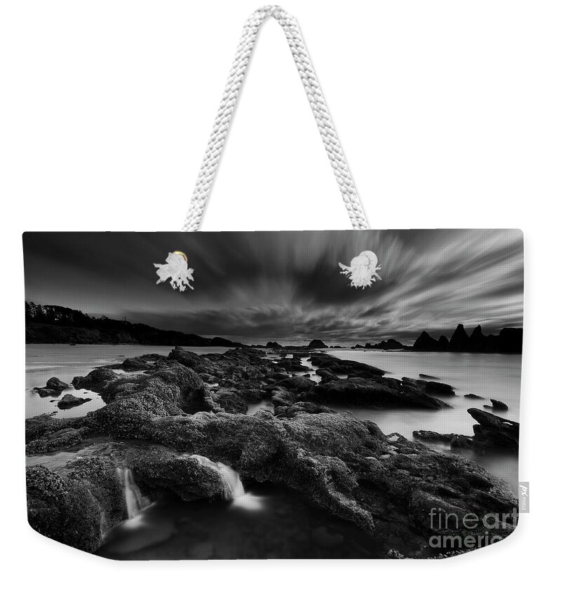 Beach Weekender Tote Bag featuring the photograph Low Tide At Seal Rock, Oregon by Masako Metz