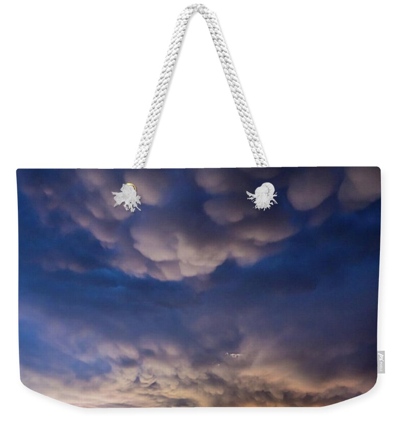 Usa Weekender Tote Bag featuring the photograph Mammatus by Martin Gollery