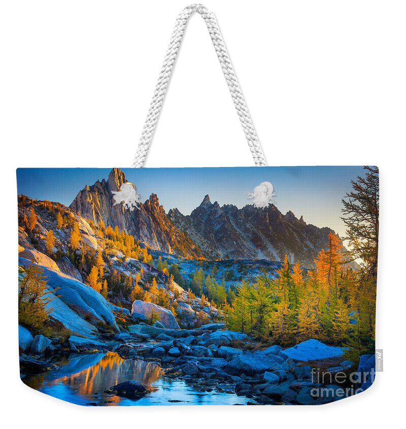 Alpine Lakes Wilderness Weekender Tote Bag featuring the photograph Mountainous Paradise by Inge Johnsson
