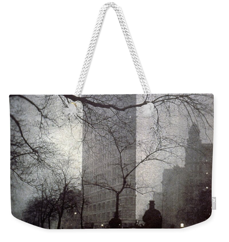 1905 Weekender Tote Bag featuring the photograph New York Flatiron, 1905 by Granger