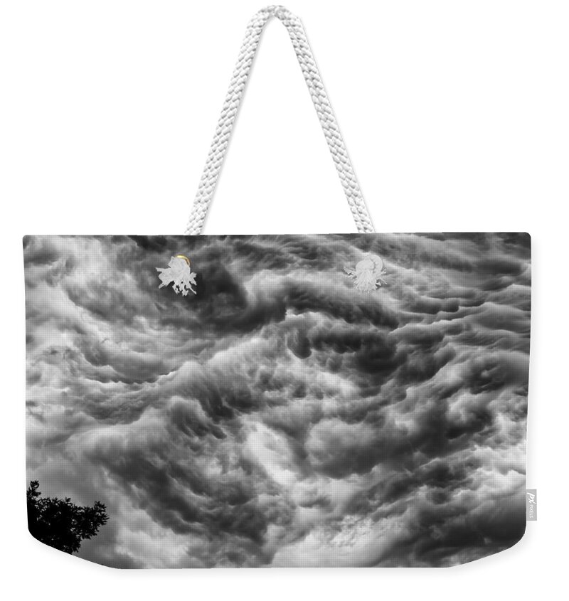 Storm Clouds Weekender Tote Bag featuring the photograph No where to go by Charles McCleanon