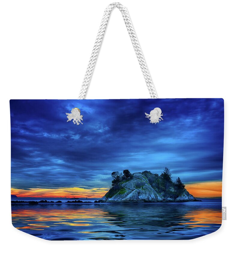 Ocean Weekender Tote Bag featuring the photograph Pacific Sunset by John Poon