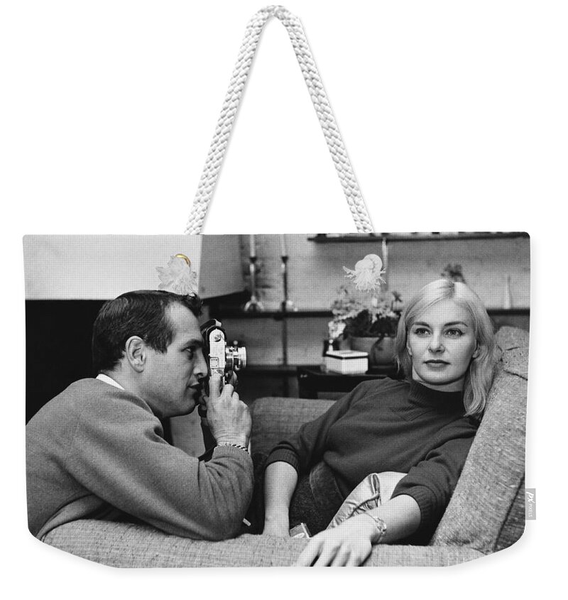 Actress Weekender Tote Bag featuring the photograph Paul Newman and Joanne Woodward by Louis Goldman