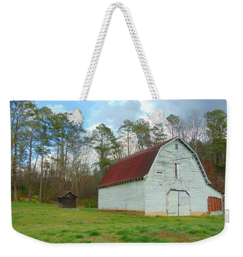 Vintage Weekender Tote Bag featuring the photograph Pinson Farm Barn by Richie Parks