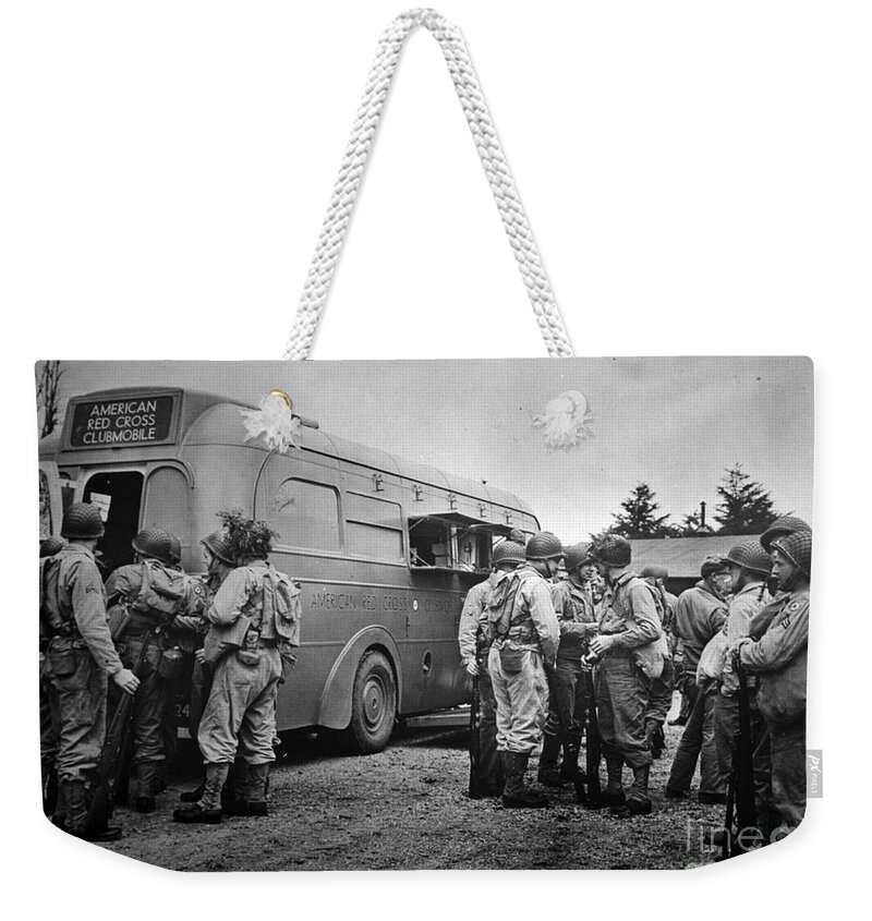 1942 Weekender Tote Bag featuring the photograph Red Cross: Clubmobile by Granger