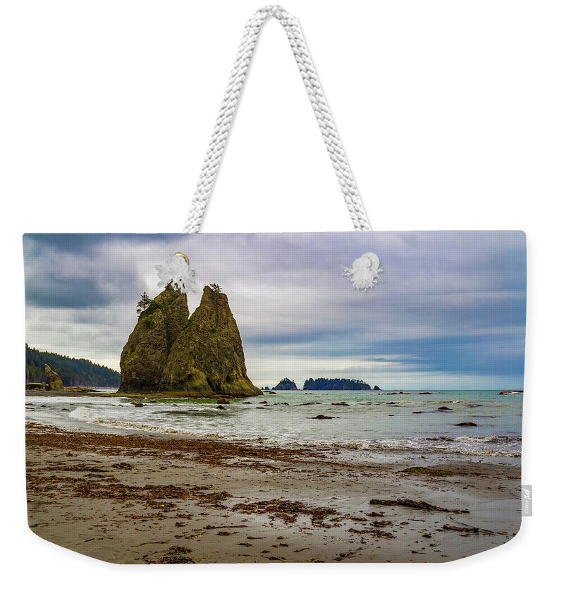 Beach Weekender Tote Bag featuring the photograph Rialto Beach by Roslyn Wilkins