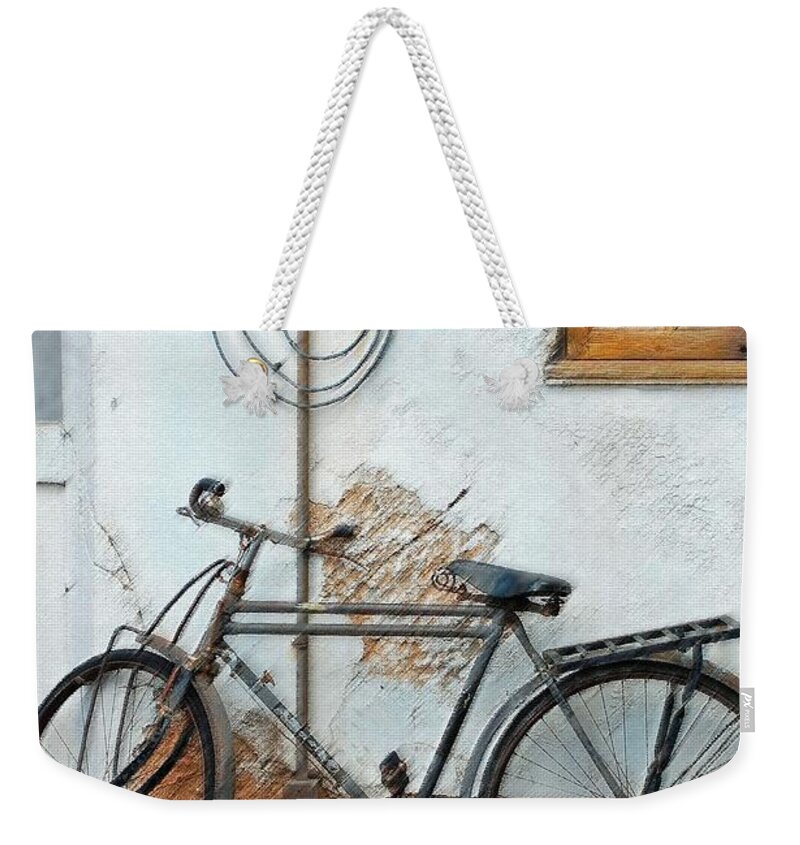 Old Bicycle Weekender Tote Bag featuring the photograph Rough Bike by Robert Meanor