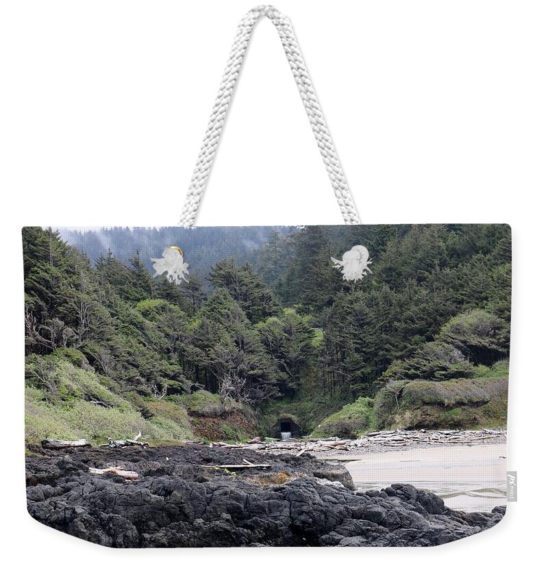 Oregon Coast Weekender Tote Bag featuring the photograph Scenic Oregon Coast by Christy Pooschke