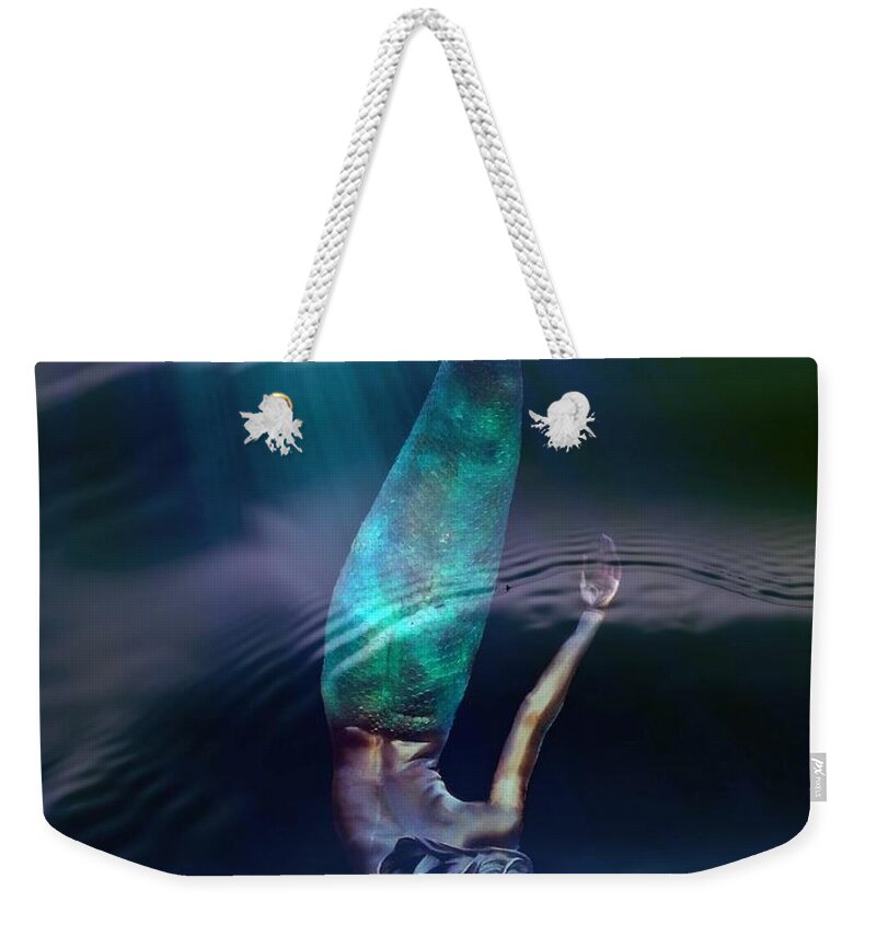 Sirena Weekender Tote Bag featuring the photograph Sirena by Lilliana Mendez