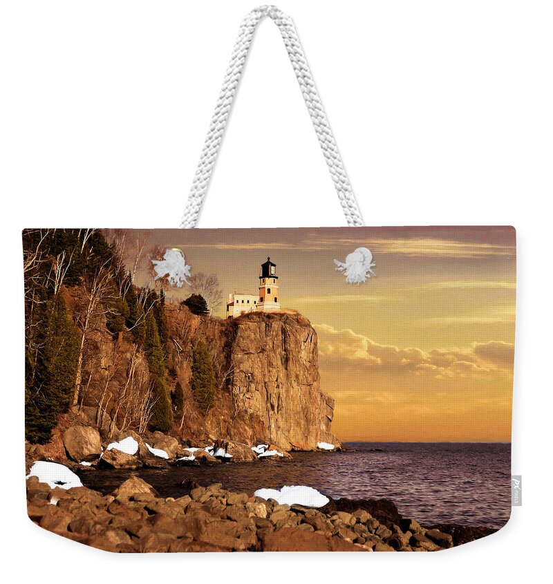 Split Rock Weekender Tote Bag featuring the photograph Split Rock Lighthouse by Susan Rissi Tregoning