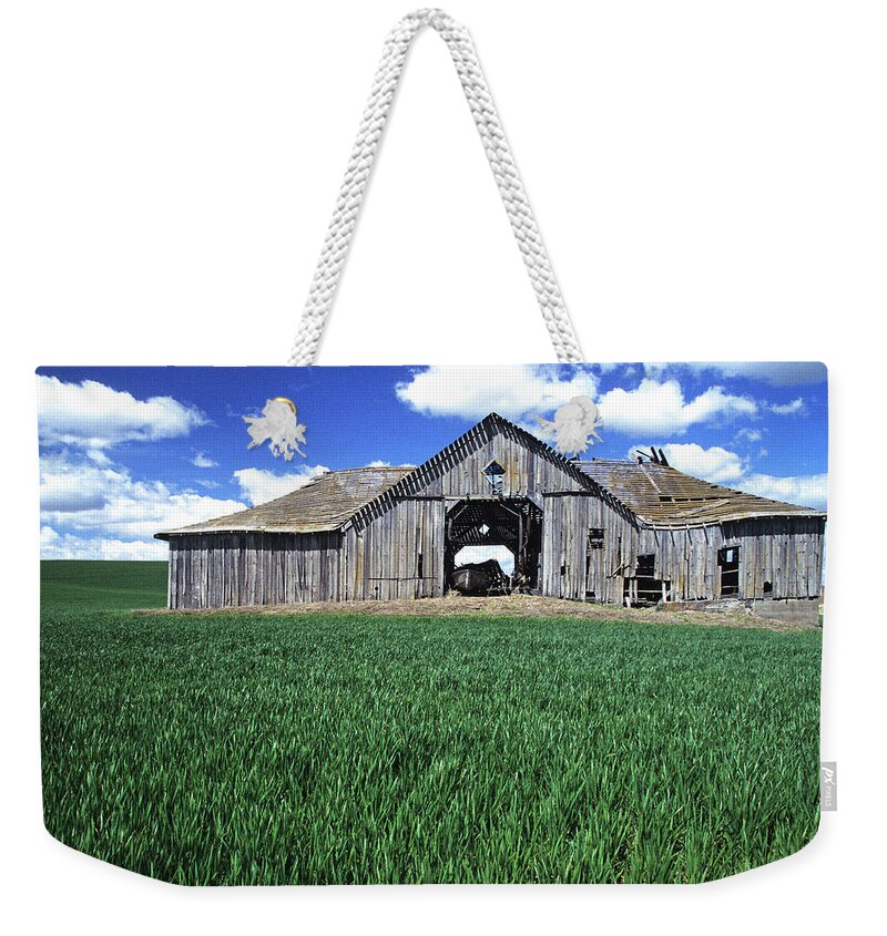 Outdoors Weekender Tote Bag featuring the photograph Steptoe Barn by Doug Davidson