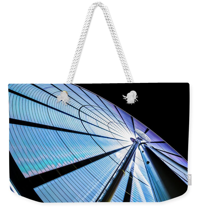 Sky Weekender Tote Bag featuring the photograph The Seattle Great Wheel by Pelo Blanco Photo