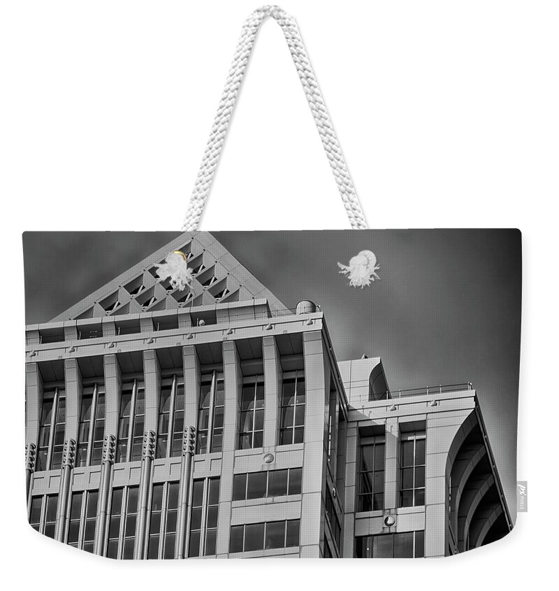 Top Weekender Tote Bag featuring the photograph Top of the Mellon Bank Center in Black and White by Bill Cannon