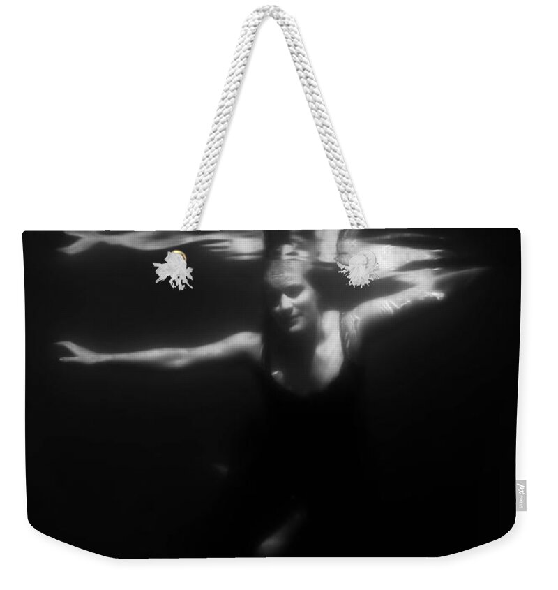 Underwater Weekender Tote Bag featuring the photograph Underwater Dreaming by Nicklas Gustafsson