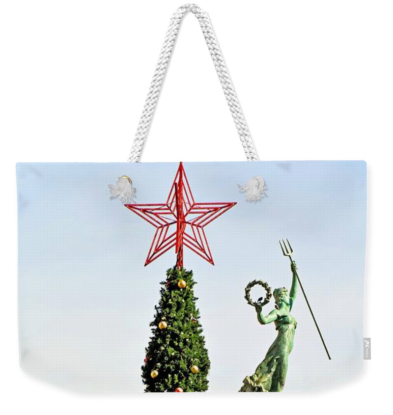 Union Weekender Tote Bag featuring the photograph Union Square Christmas by Robert Meyers-Lussier