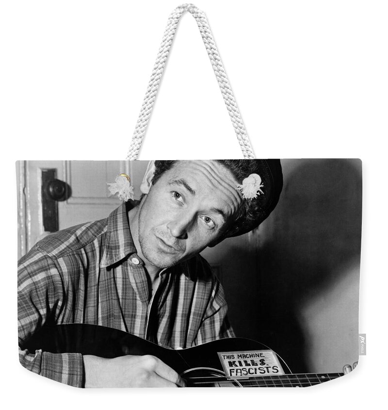 1943 Weekender Tote Bag featuring the photograph Woody Guthrie (1912-1967) by Granger