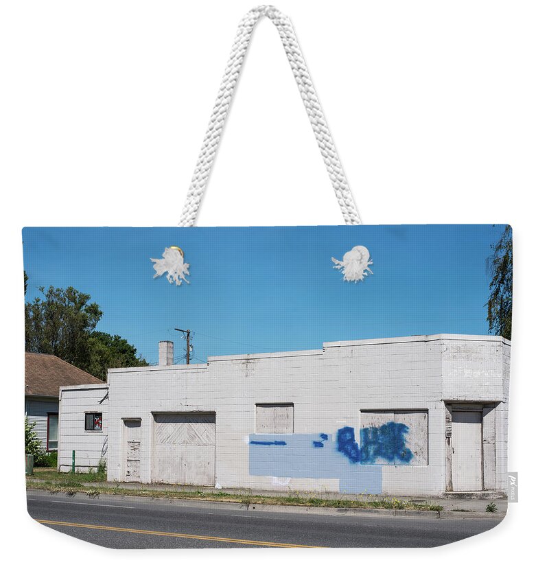 Writing On The Wall In Ferndale Weekender Tote Bag featuring the photograph Writing on the Wall in Ferndale by Tom Cochran