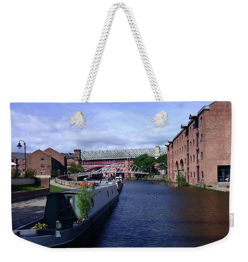 Manchester Weekender Tote Bag featuring the photograph 13/09/18 MANCHESTER. Castlefields. The Bridgewater Canal. by Lachlan Main