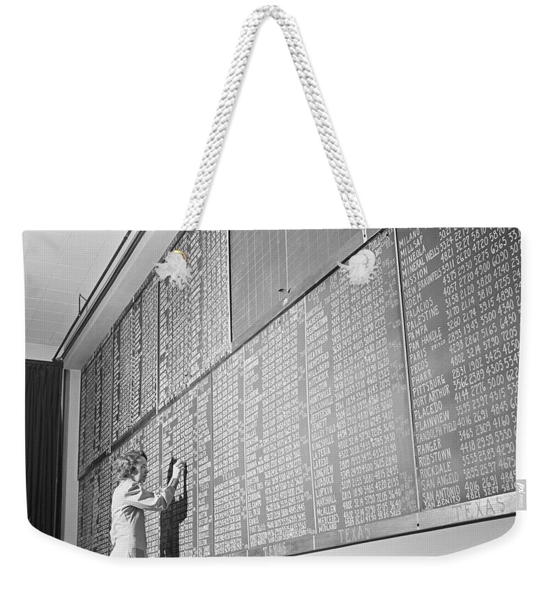 1943 Weekender Tote Bag featuring the photograph Chicago Union Station #6 by Delano