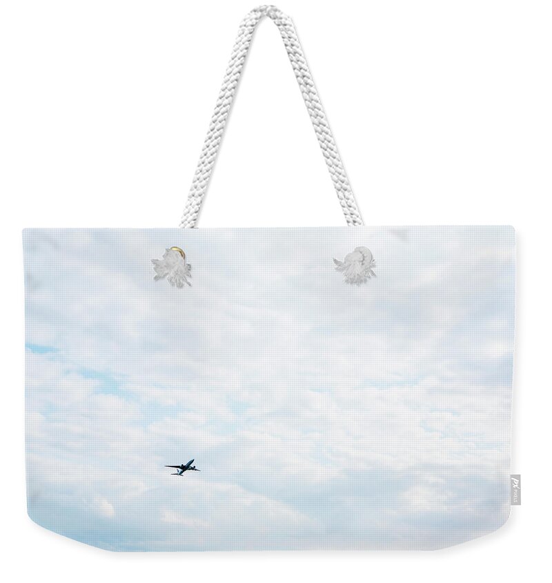 Moving Up Weekender Tote Bag featuring the photograph An Air Plane Flying In The Sky by Kohei Hara