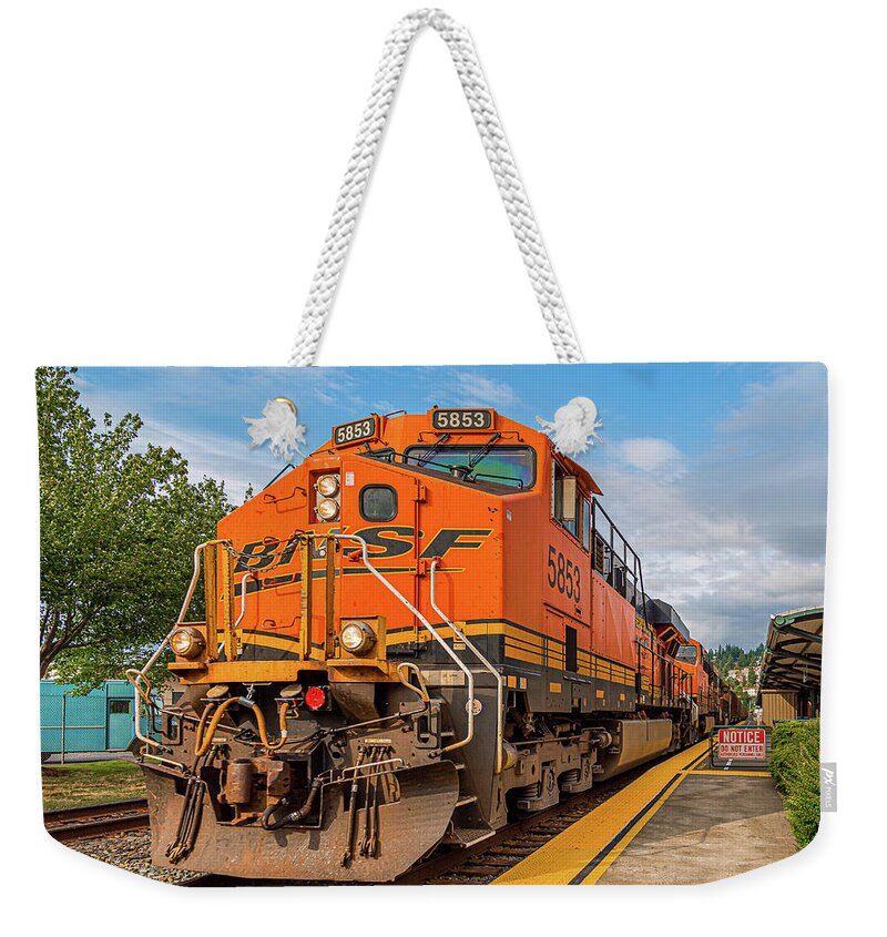 Bnsf Weekender Tote Bag featuring the photograph BNSF Locomotive by Darryl Brooks
