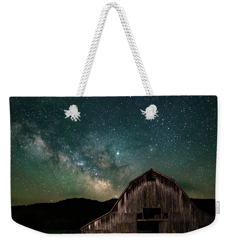 Boxley Valley Weekender Tote Bag featuring the photograph Boxley Barn by James Barber